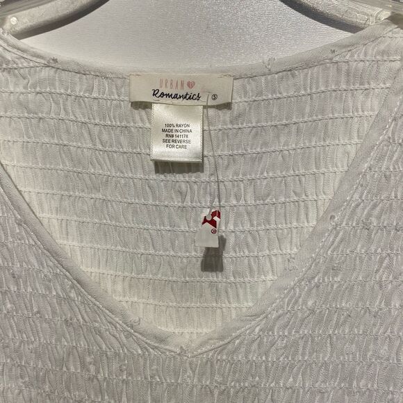 Urban Romantics Women's White V-Neck Smocked Short Sleeve Blouse Small NWT - Picture 4 of 10